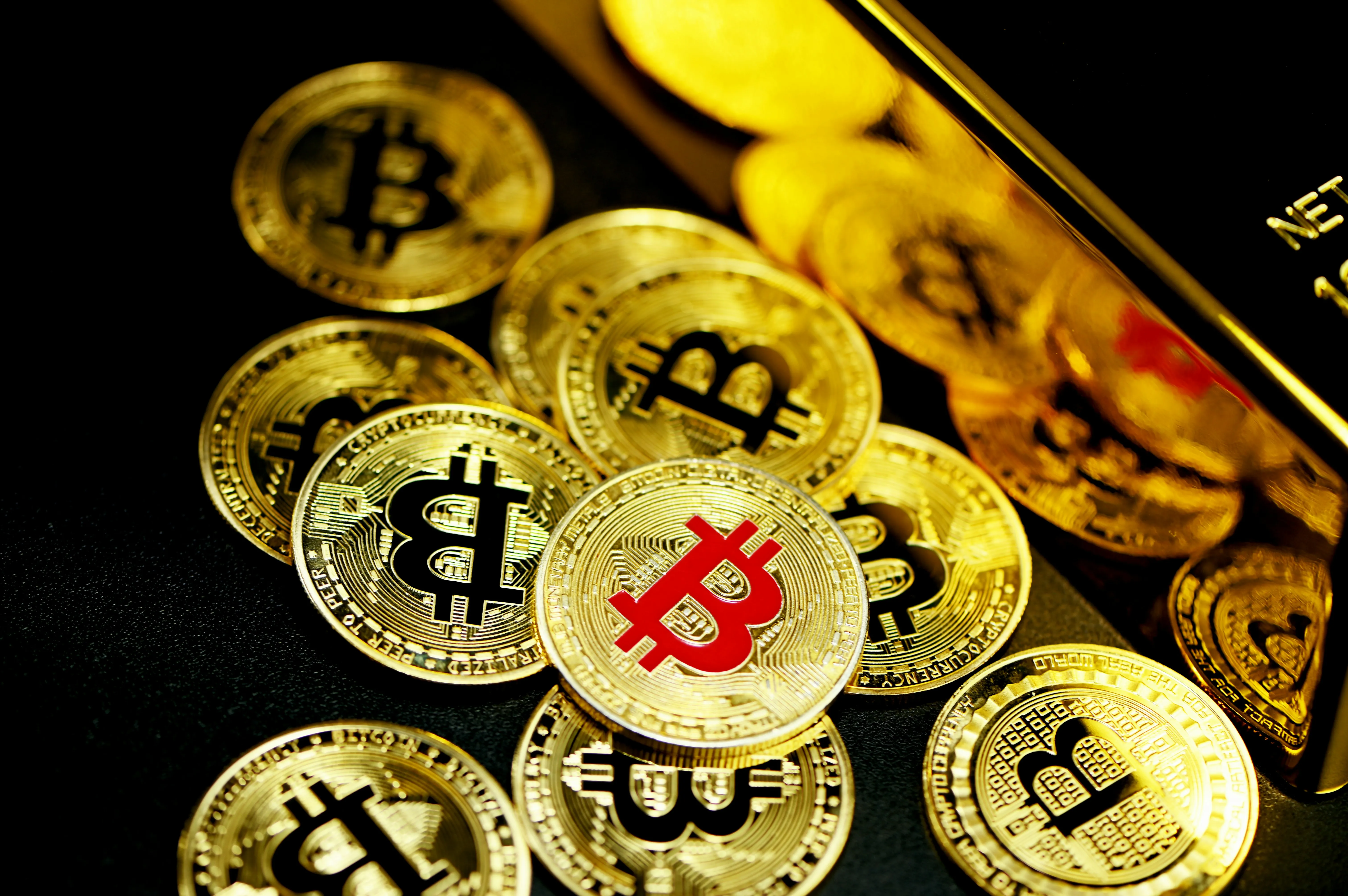 Biểu tượng tai nghe và hỗ trợ khách hàng 24/7, thể hiện dịch vụ chăm sóc khách hàng chuyên nghiệp của Five88.